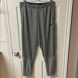 Nike Men's Dri-FIT Tapered Fitness Athletic Pants Joggers in grey size XL